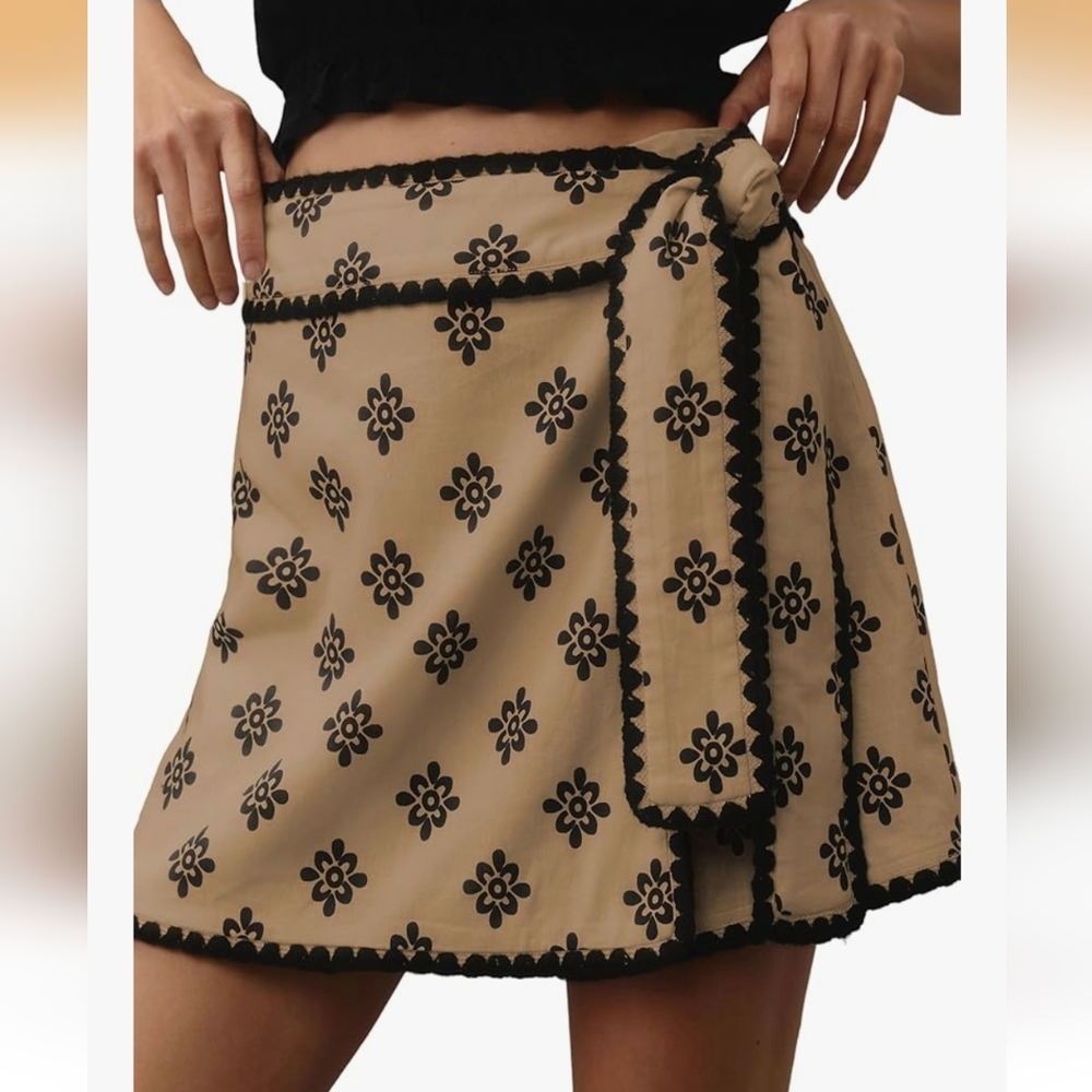 Elegant Black & Tan Mini Wrap Skirt